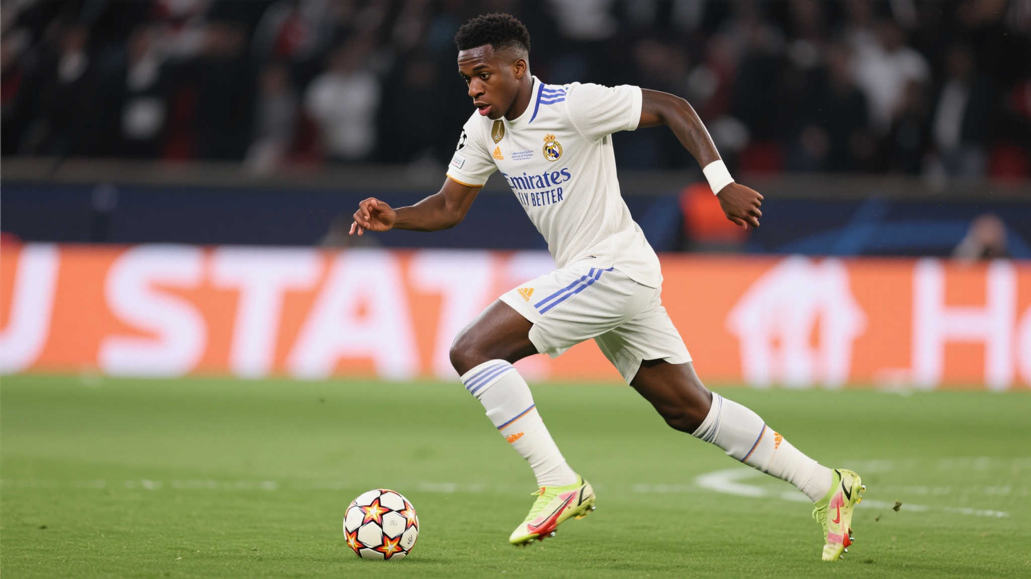 多特4500万锋霸近8战轰10球!非洲新星震撼爆发 值得一提的是,他的风格与传统非洲球员有所不同。除了