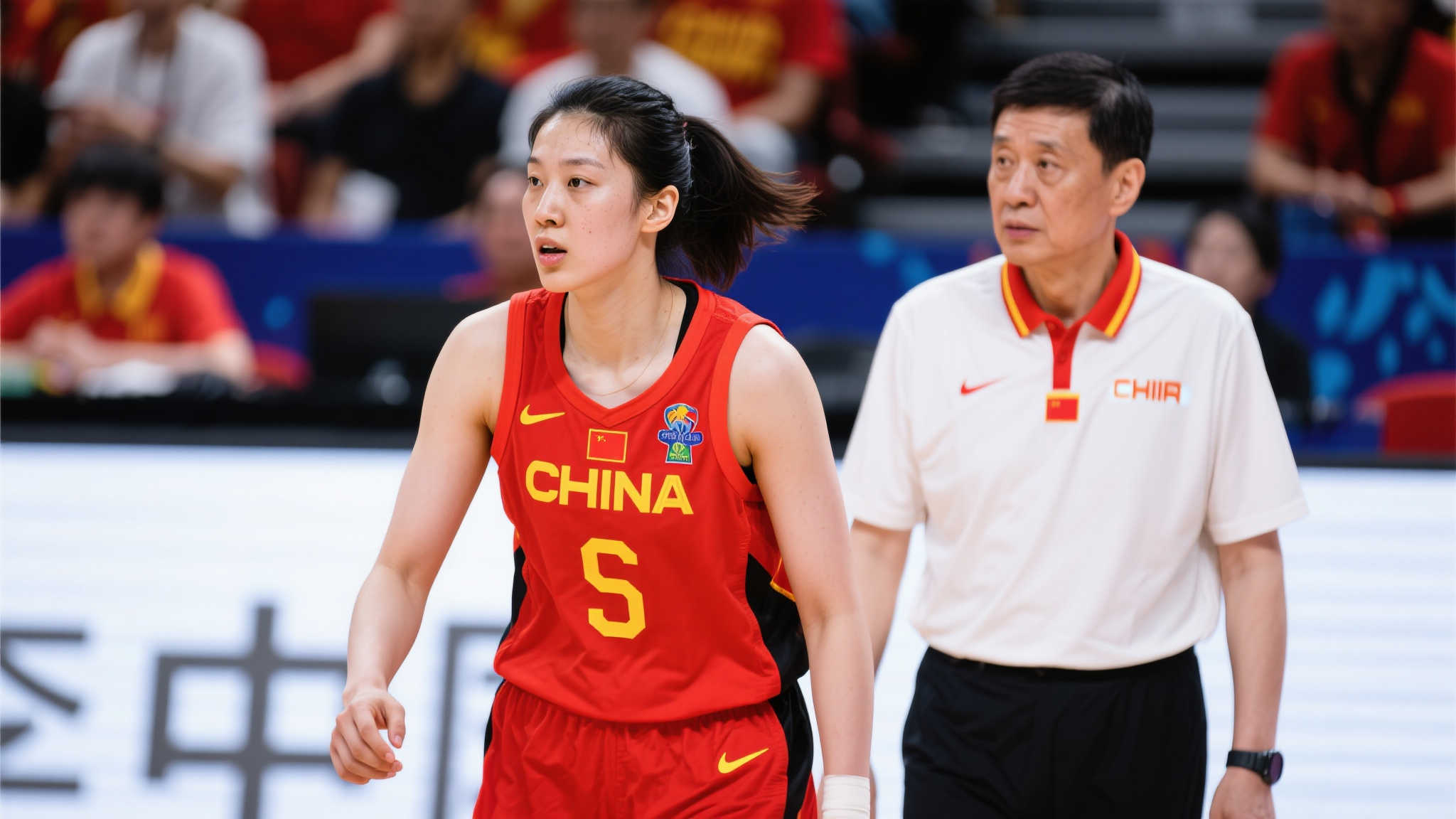 李梦的逆境真相:三大原因揭示她的人生成败关键 篮球世界总是充满竞争与荣耀,中国女篮中的明星球员李